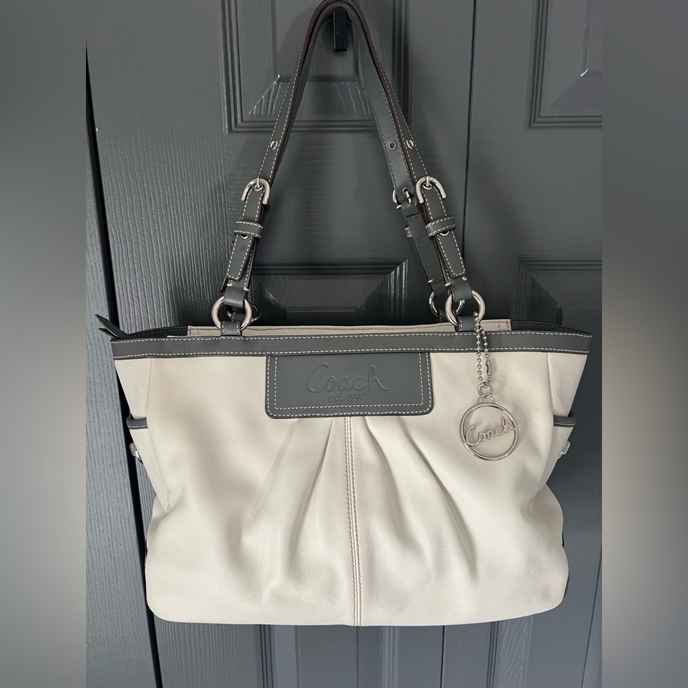 P-1Coach Cream and Gray Leather Tote/Handbag with dust bag